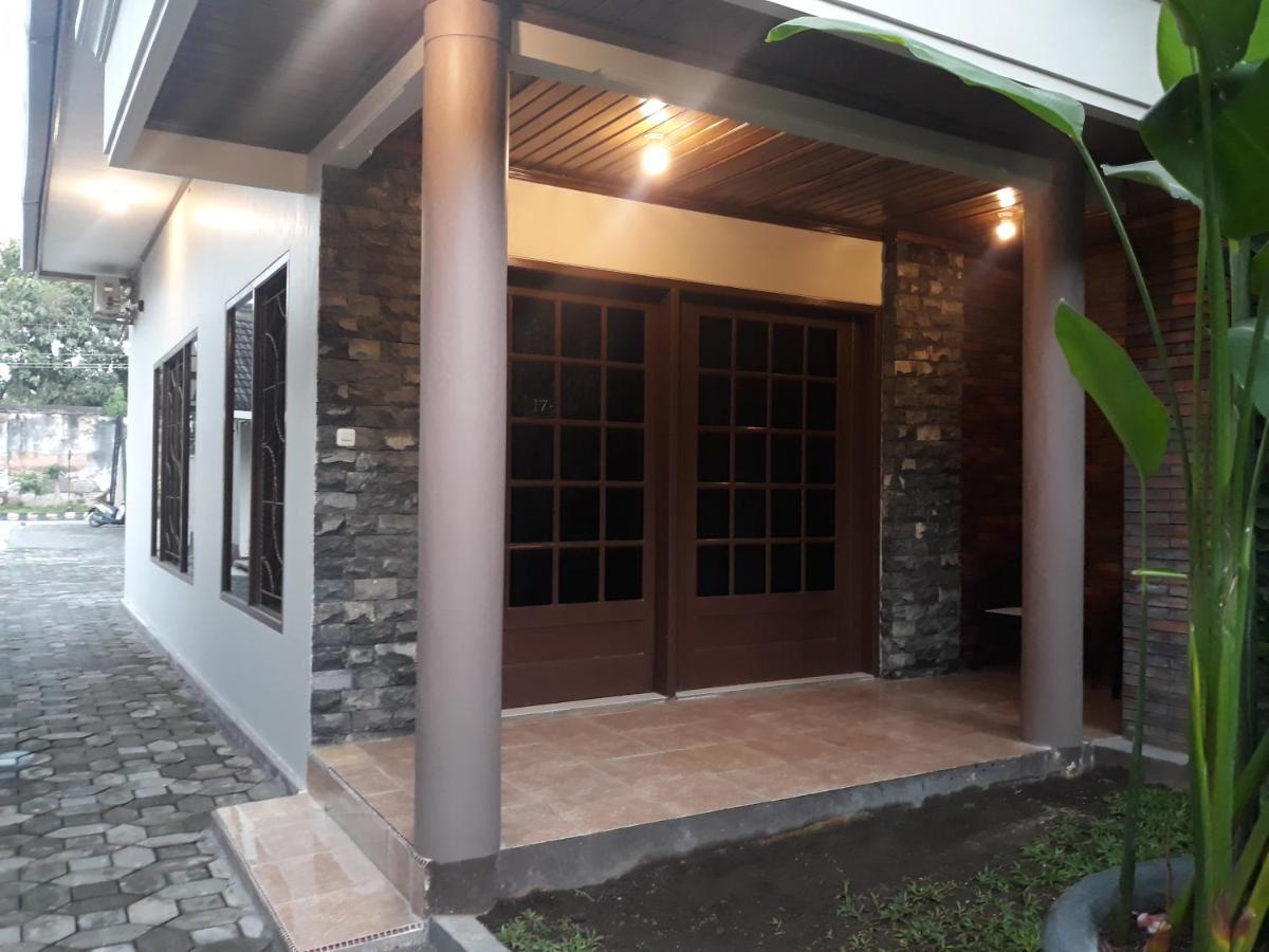 Alsalam Syariah Guesthouse Surakarta  Экстерьер фото