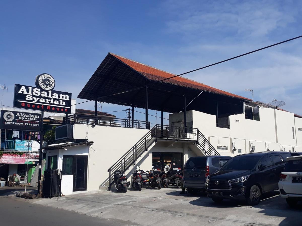 Alsalam Syariah Guesthouse Surakarta  Экстерьер фото