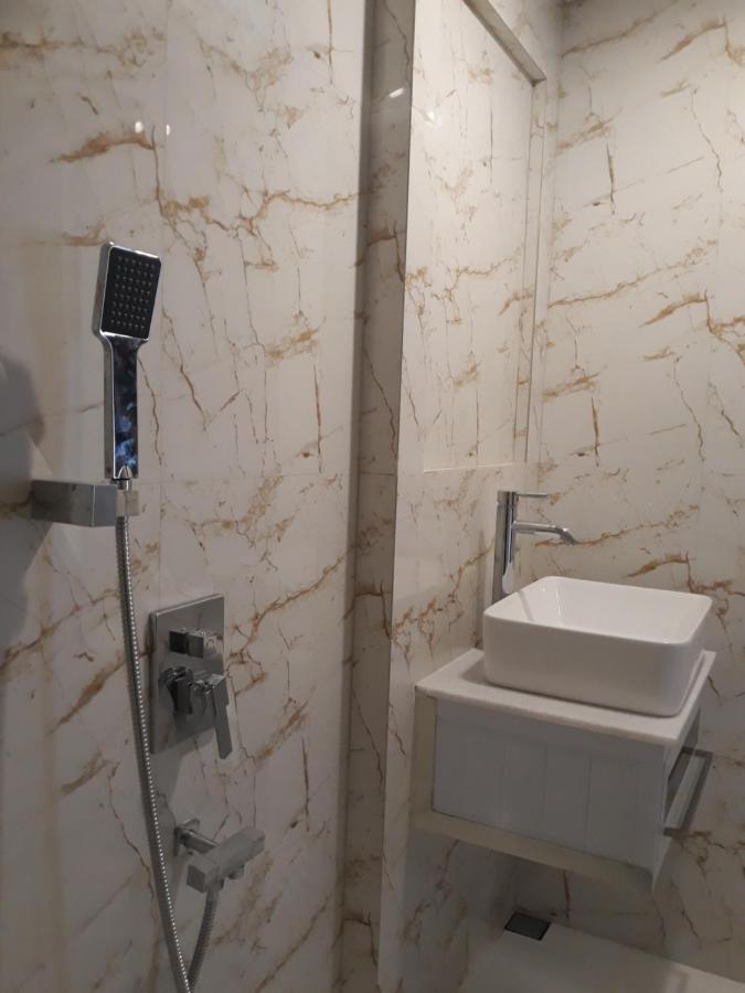 Alsalam Syariah Guesthouse Surakarta  Экстерьер фото