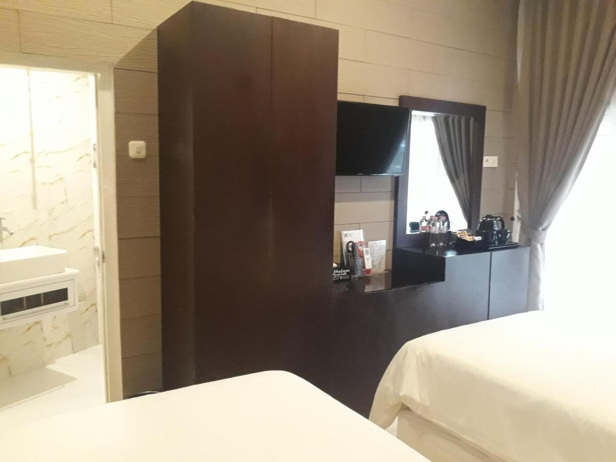Alsalam Syariah Guesthouse Surakarta  Экстерьер фото