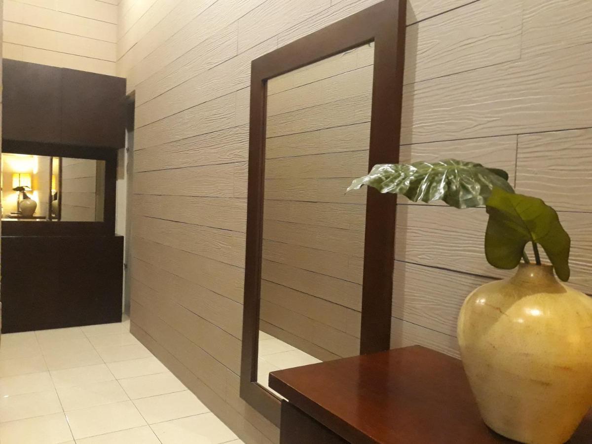 Alsalam Syariah Guesthouse Surakarta  Экстерьер фото