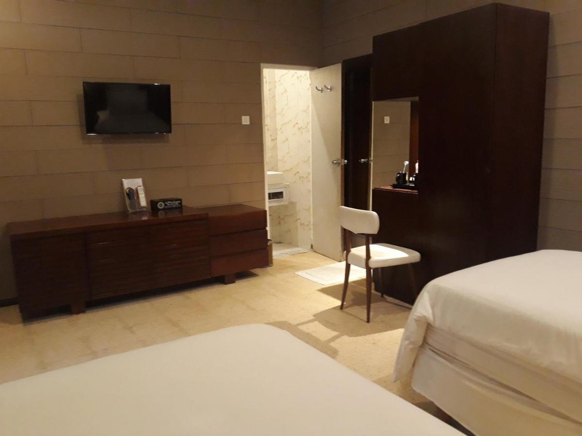 Alsalam Syariah Guesthouse Surakarta  Экстерьер фото
