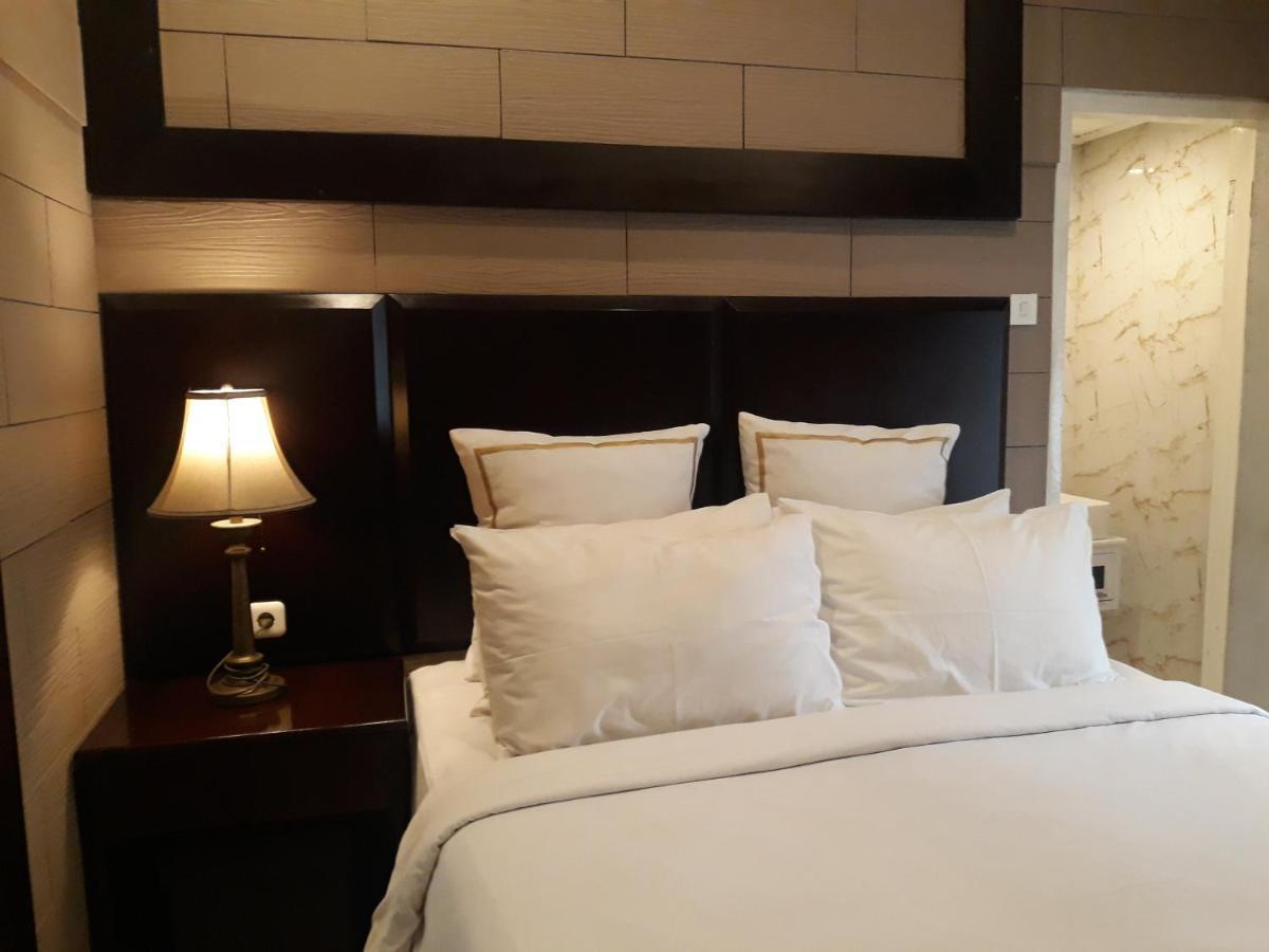 Alsalam Syariah Guesthouse Surakarta  Экстерьер фото