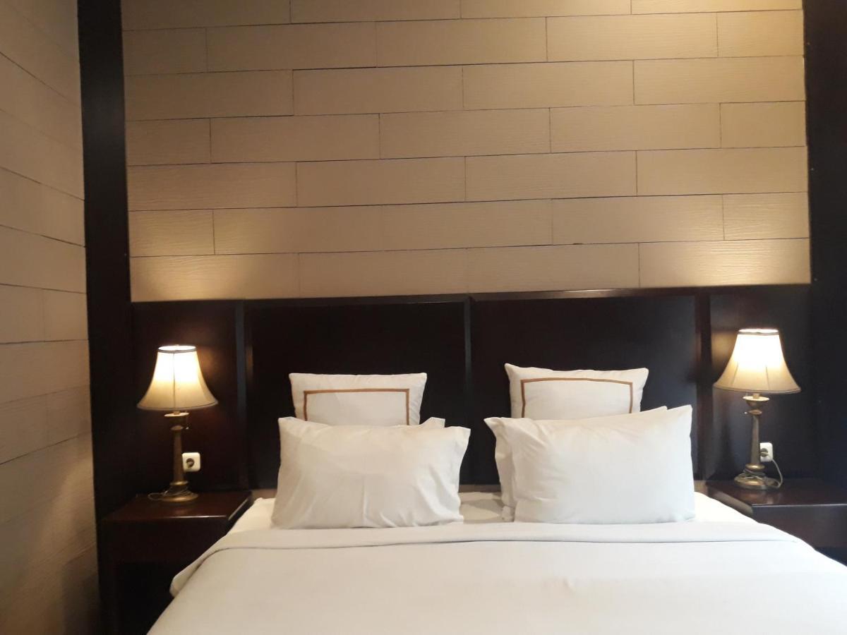 Alsalam Syariah Guesthouse Surakarta  Экстерьер фото
