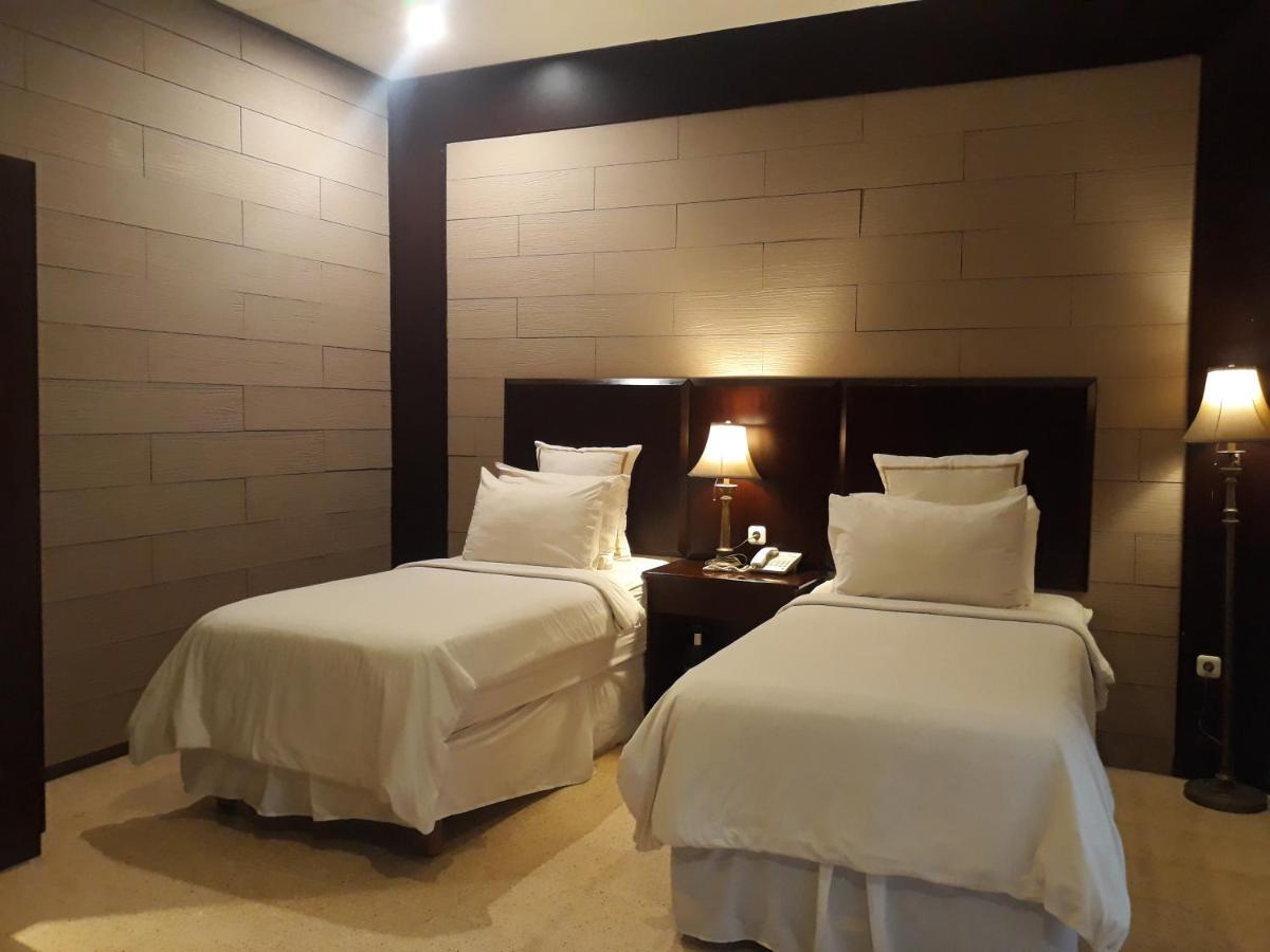 Alsalam Syariah Guesthouse Surakarta  Экстерьер фото