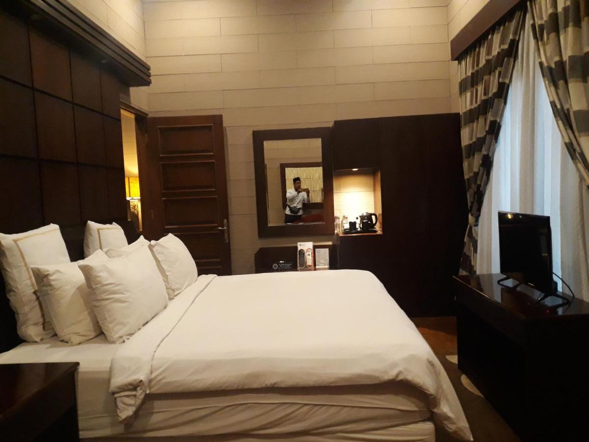 Alsalam Syariah Guesthouse Surakarta  Экстерьер фото