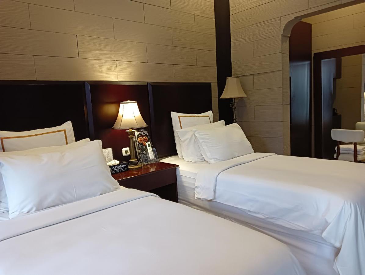 Alsalam Syariah Guesthouse Surakarta  Экстерьер фото