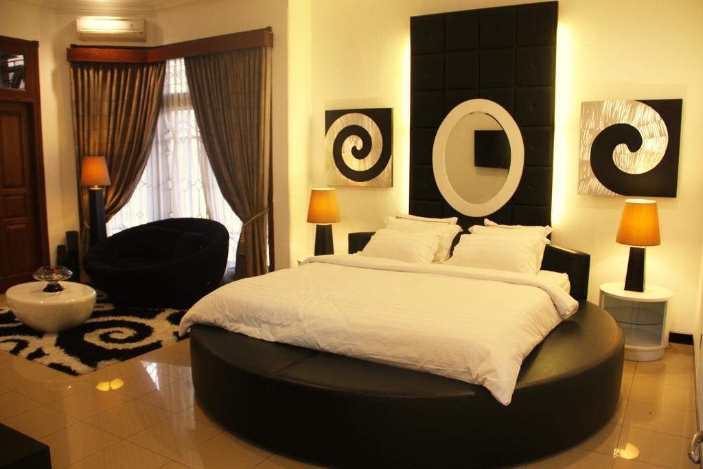 Alsalam Syariah Guesthouse Surakarta  Экстерьер фото