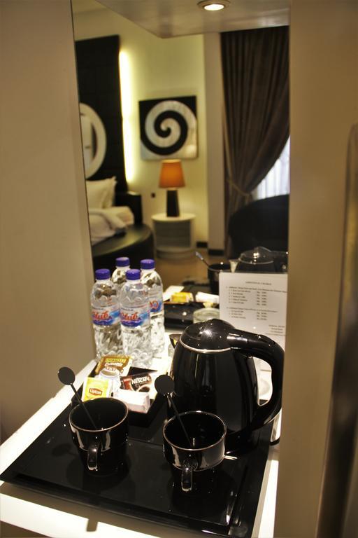 Alsalam Syariah Guesthouse Surakarta  Экстерьер фото