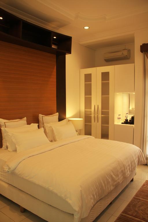 Alsalam Syariah Guesthouse Surakarta  Экстерьер фото