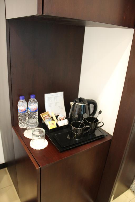 Alsalam Syariah Guesthouse Surakarta  Экстерьер фото