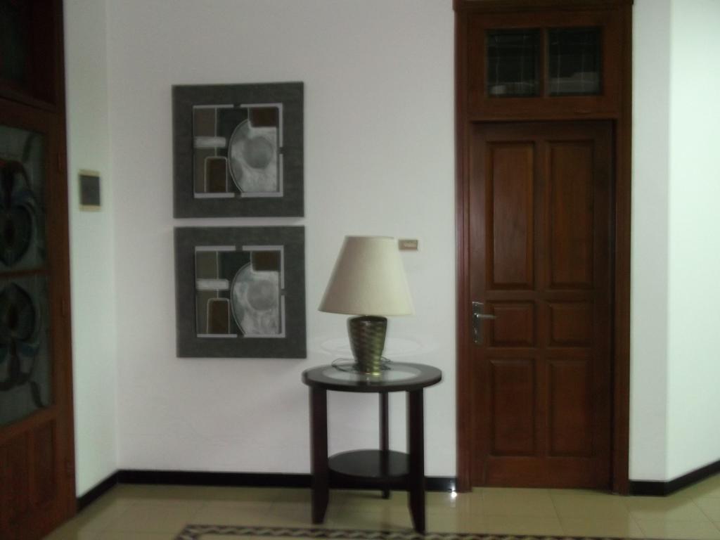 Alsalam Syariah Guesthouse Surakarta  Экстерьер фото