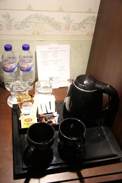 Alsalam Syariah Guesthouse Surakarta  Экстерьер фото