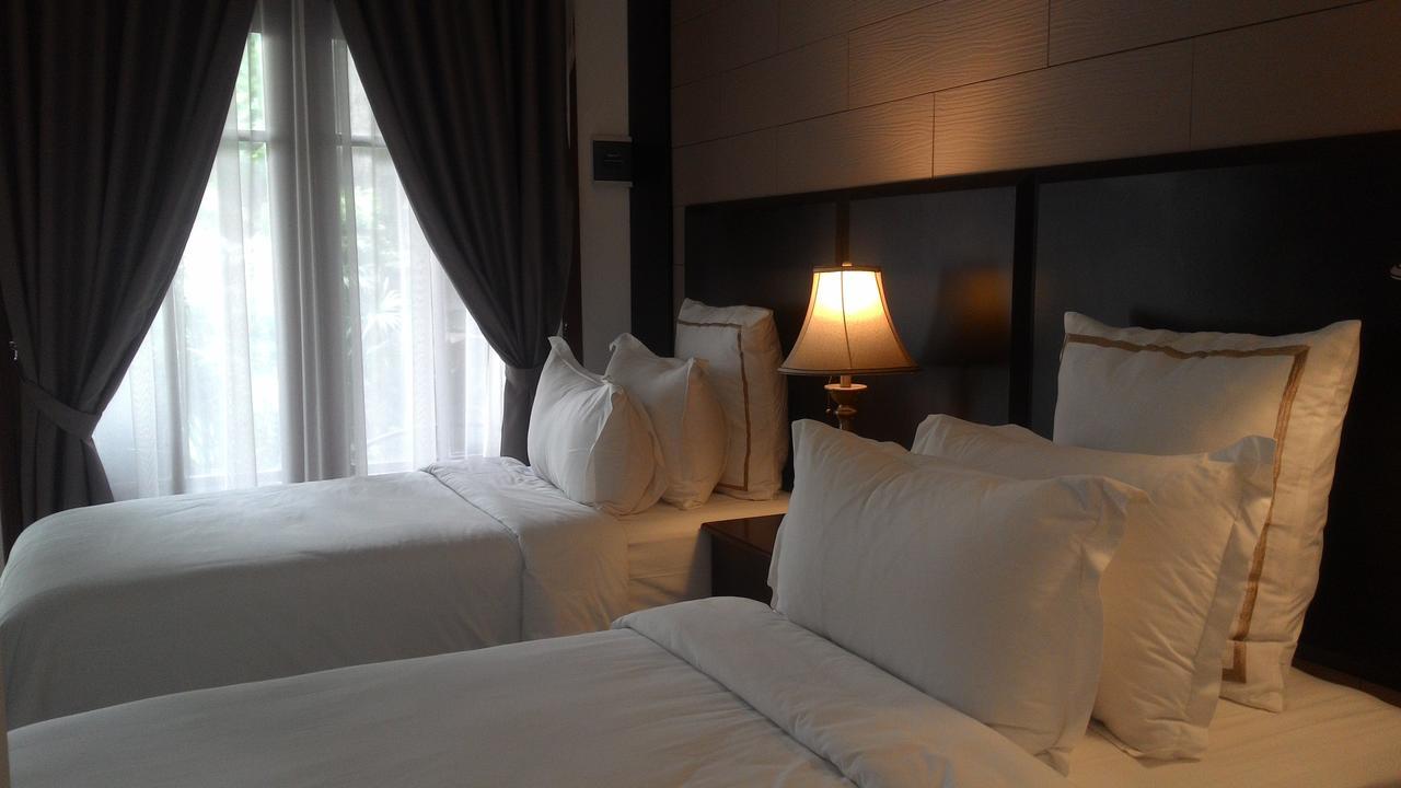 Alsalam Syariah Guesthouse Surakarta  Экстерьер фото