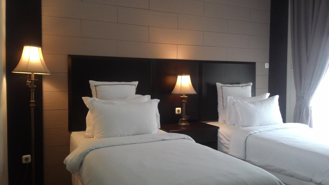 Alsalam Syariah Guesthouse Surakarta  Экстерьер фото